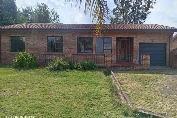 Paved driveway, yard maintained by owner, lockup garage, kitchen with built-in cupboards, lounge, Dining room, bathroom, 3 bedrooms ...
