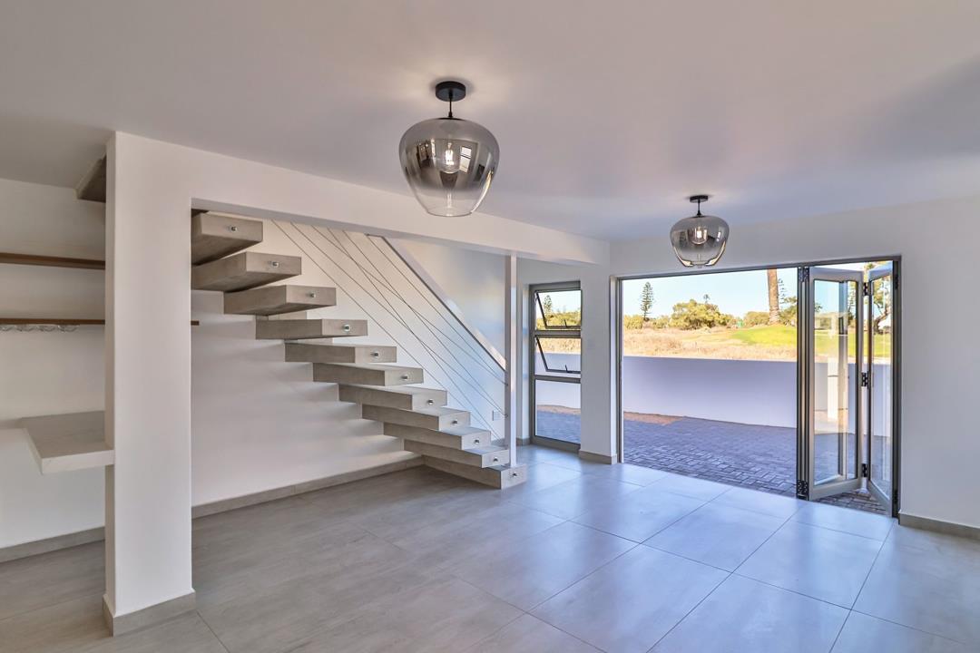 Listing number: P24-117014153, Image number: 1, Golf course living