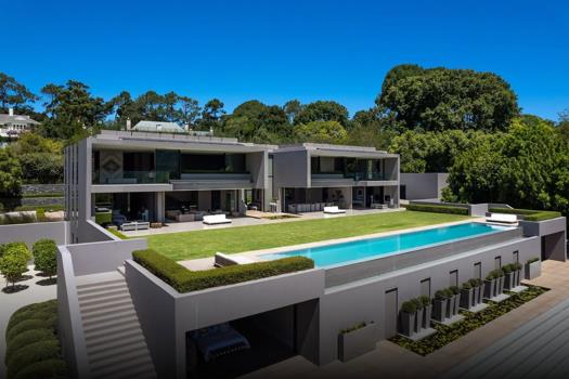 7 Bedroom House for sale in Bishopscourt