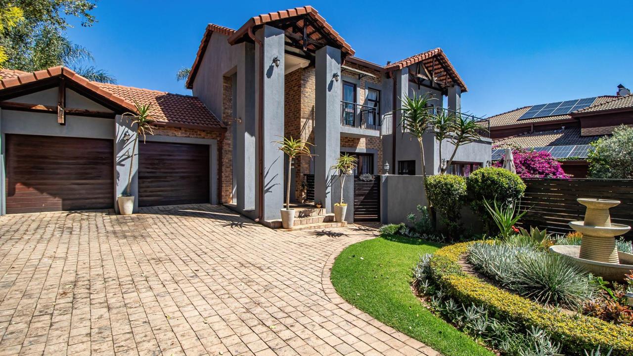 3 Bedroom House for sale in Ebotse Golf Estate - P24-117016074