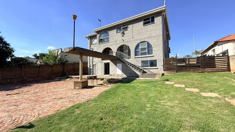 5 Bedroom House for sale in Rothdene - P24-117018764