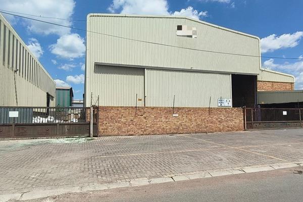 Spacious industrial property with excellent facilities:

2 large workshops with overhead ...