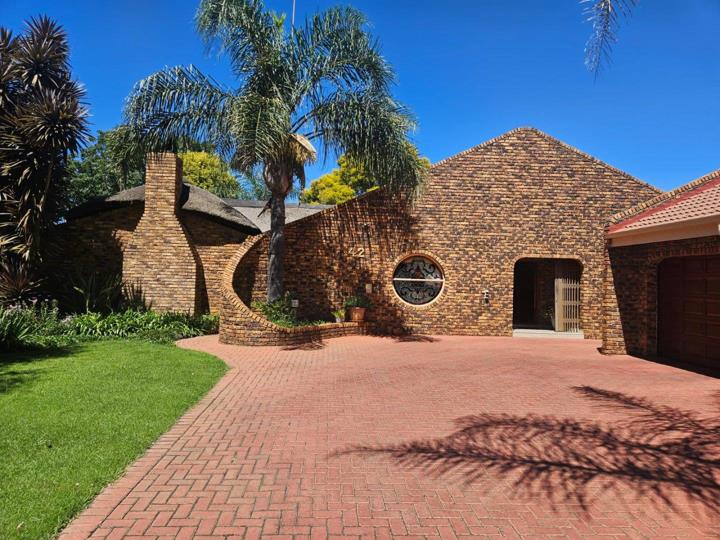 4 Bedroom House for sale in Falcon Ridge - P24-117021037
