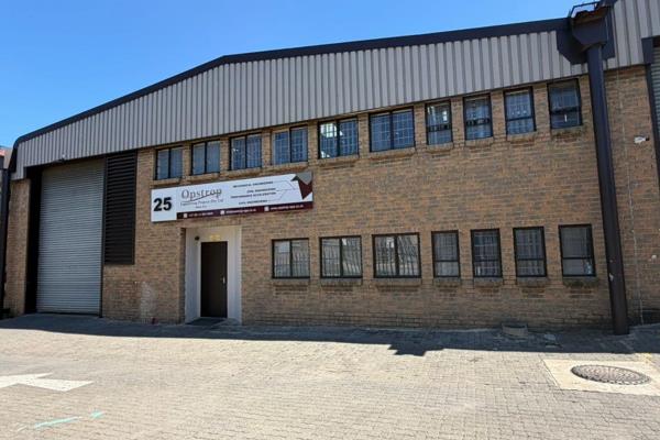 Gross Price: R21 886
Net Price: R15 569

Neat 331.60m² industrial unit available to rent in the secure Route 24 Industrial Park ...