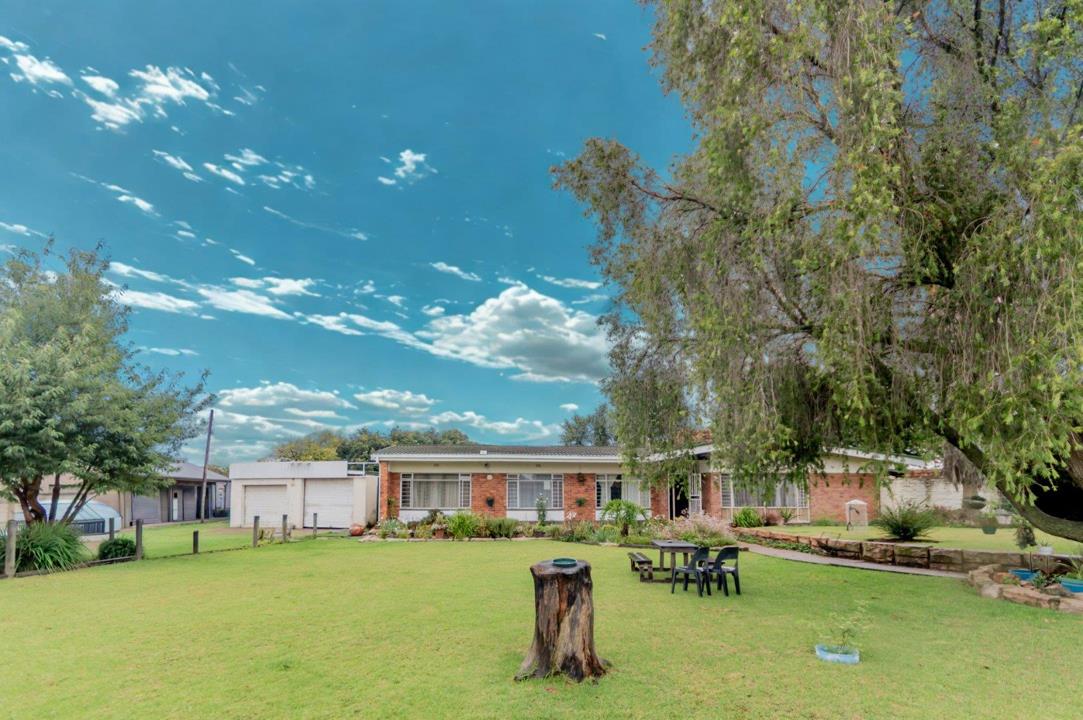 3 Bedroom House for sale in Strubenvale - 2 Visser Street - P24-117025635
