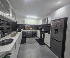 Townhouse for sale in Sunnyrock