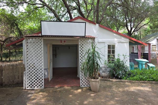 Situated in one of the busiest and most popular tourist attractions and craft markets in ...