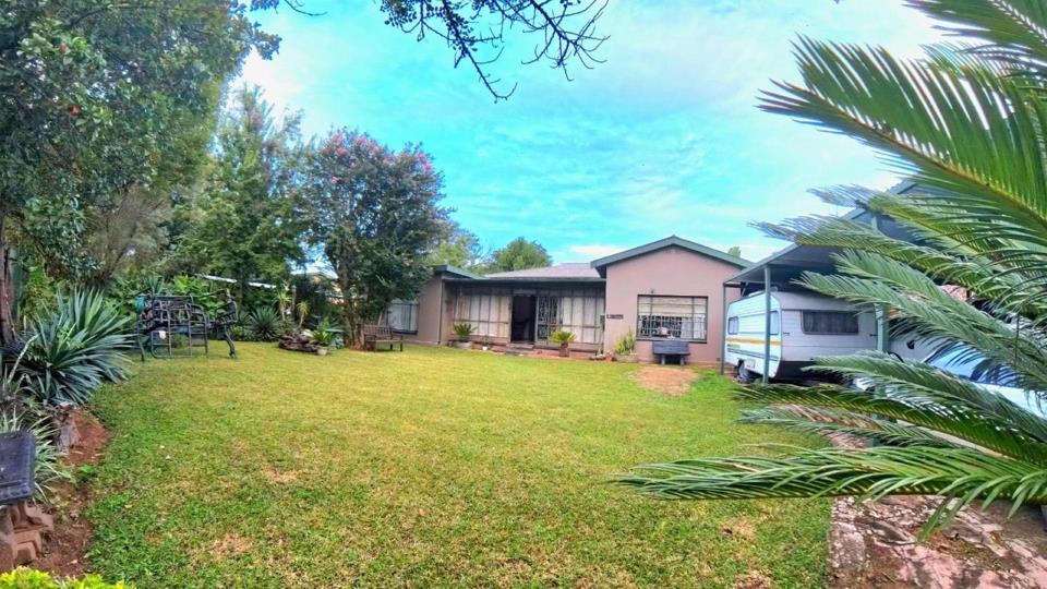 4 Bedroom House for sale in Modimolle - P24-117027569