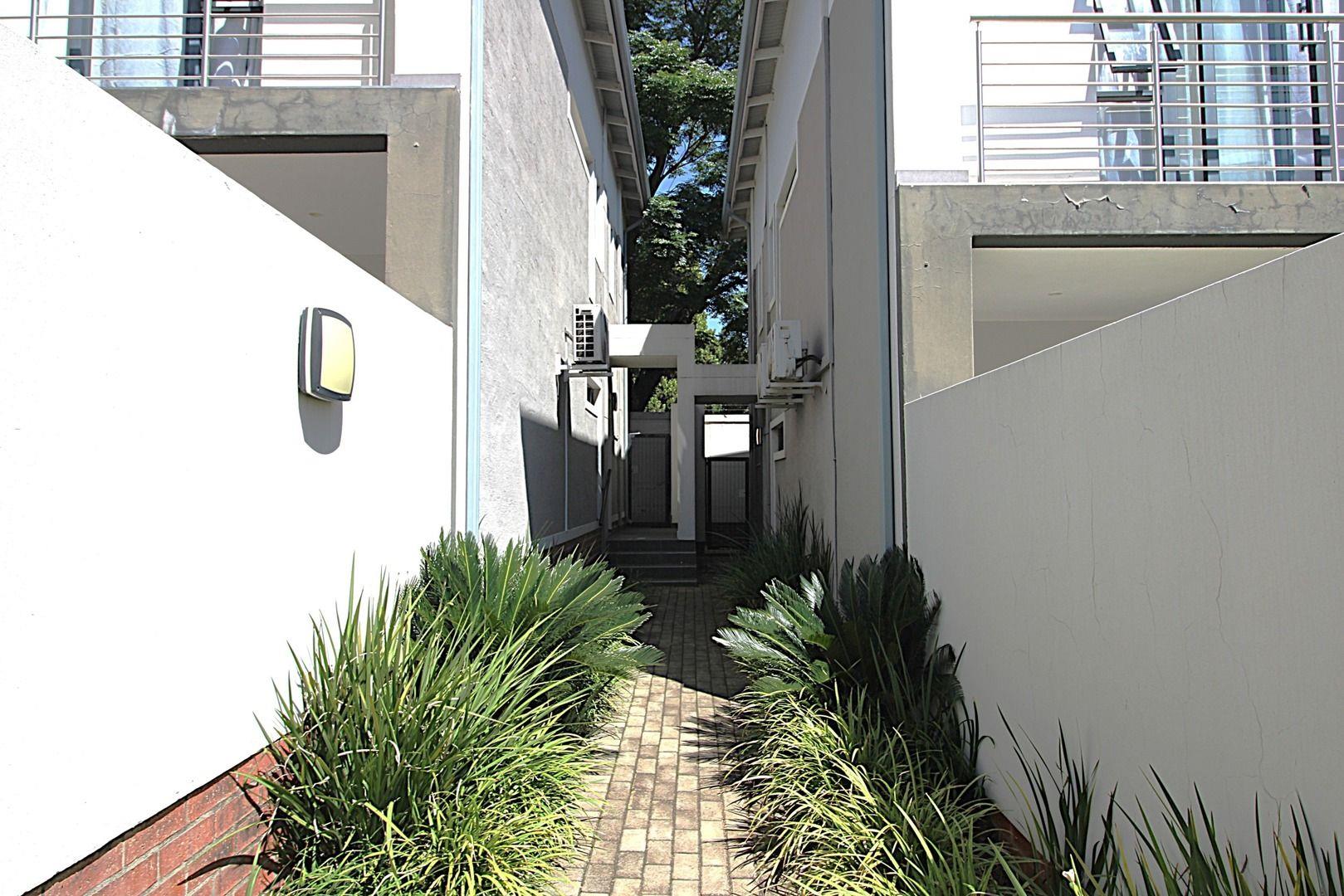 2 Bedroom Townhouse for sale in Rivonia - P24-117027889