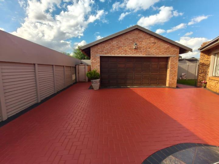 3 Bedroom House for sale in Sebokeng Zone 10 - P24-117028860