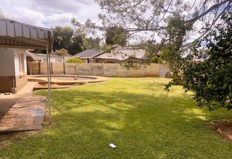 4 Bedroom House for sale in Stilfontein Ext 4 - P24-116147976