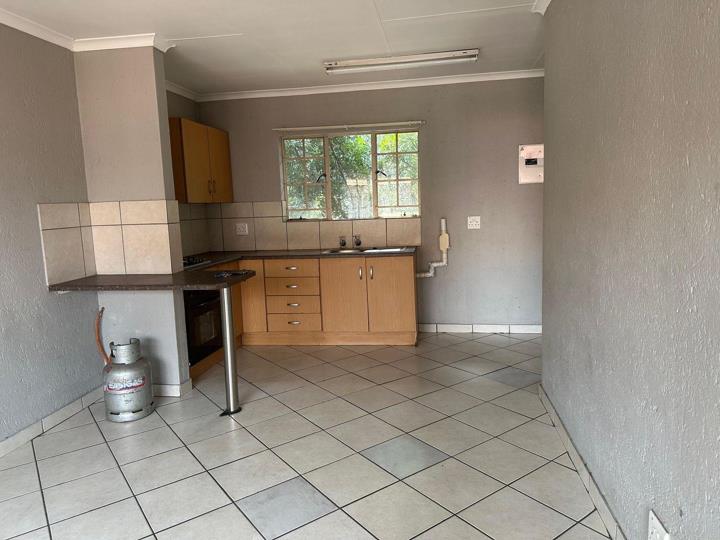 1 Bedroom Apartment / flat for sale in Rustenburg Central - P24-117030726
