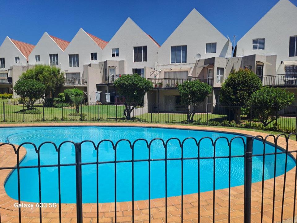 3-bedroom-townhouse-for-sale-in-halfway-gardens-p24-117031227
