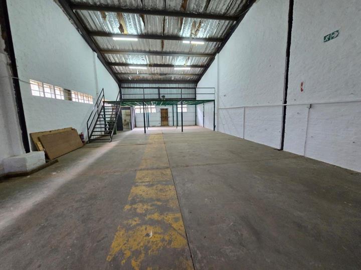 Listing number: P24-117034225, Image number: 3, 330m² Warehouse To Let in Verulam