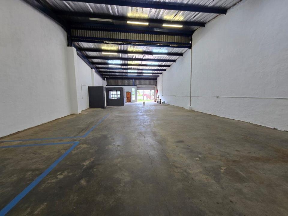 Listing number: P24-117034330, Image number: 1, 330m² Warehouse To Let in Verulam