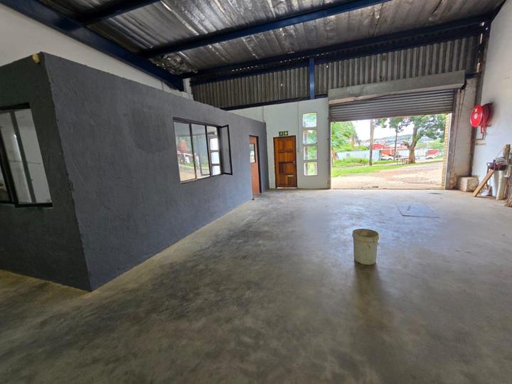 Listing number: P24-117034330, Image number: 2, 330m² Warehouse To Let in Verulam