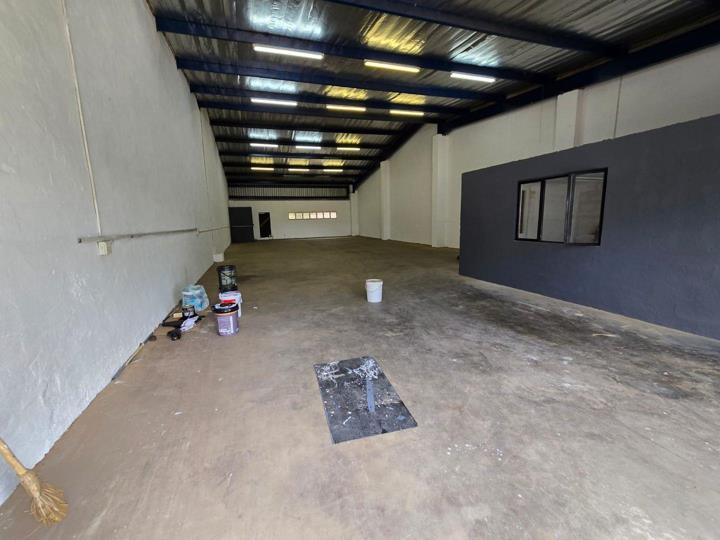 Listing number: P24-117034330, Image number: 3, 330m² Warehouse To Let in Verulam