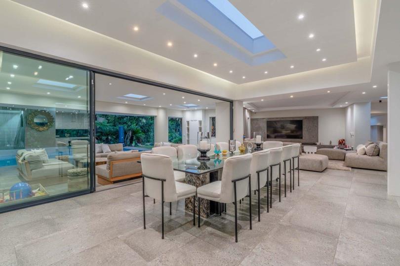 5 Bedroom House for sale in Inanda - P24-117034968