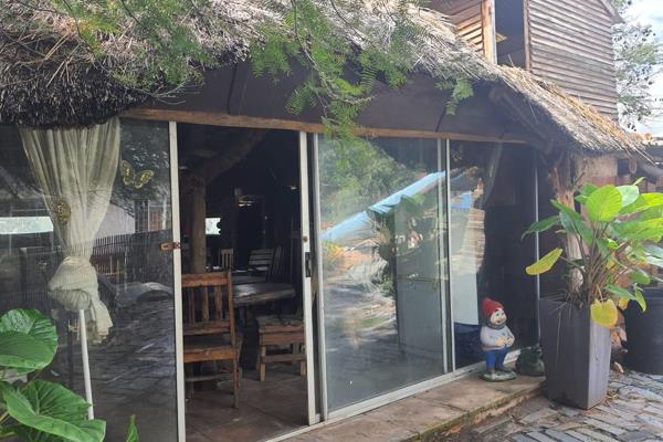 Exclusive sole mandate investment property. Invest in a 8.5 ha small holding for sale in kromdraai 
ideal for student or other ...