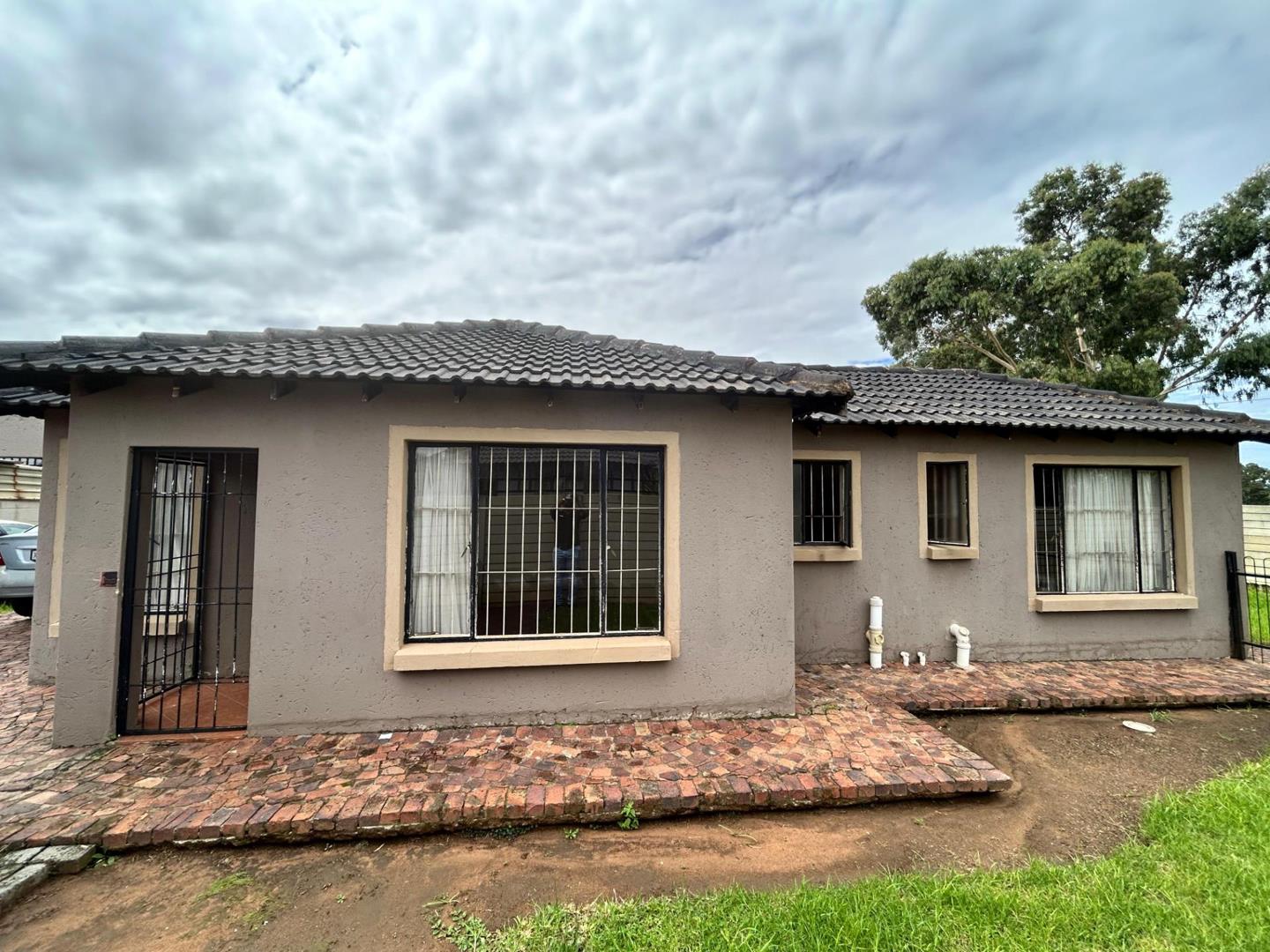 3 Bedroom House for sale in Strubenvale - P24-117036947
