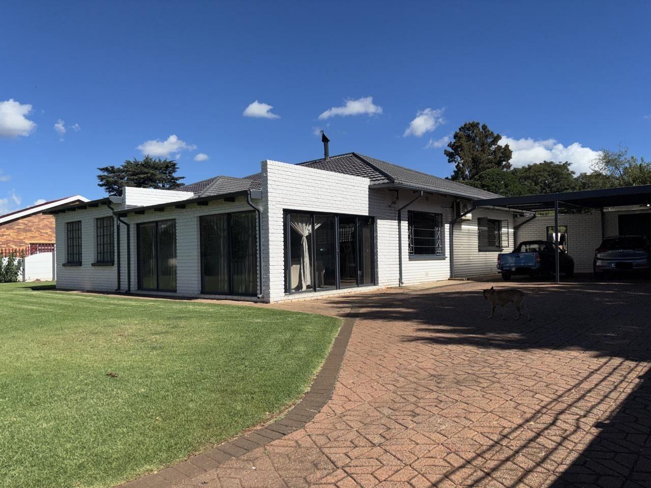 4 Bedroom House for sale in Strubenvale - P24-117044746