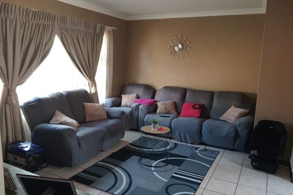 Discover comfortable and convenient living in the heart of Langenhoven Park with this charming ground floor townhouse. Perfectly suited ...