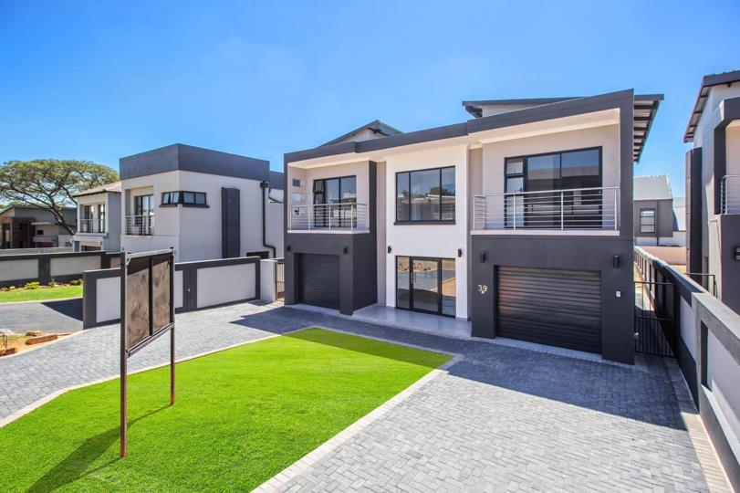 4 Bedroom House for sale in Roodepark Eco Estate - P24-117047258