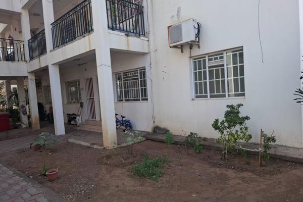 2 Bedroom Apartment / Flat to Rent in Block 8