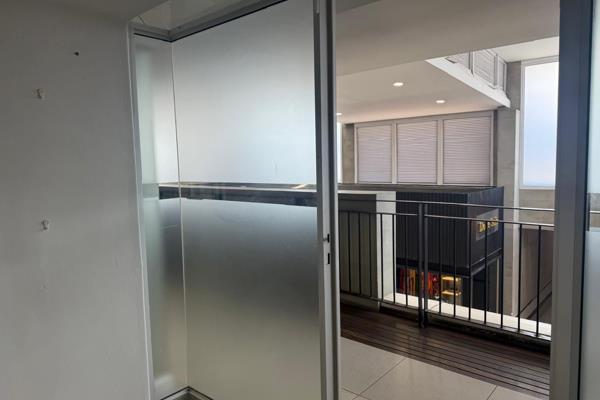 This 27.9m2 office in Umhlanga is suited to consultants, independent professionals or small teams needing a secure, well positioned ...
