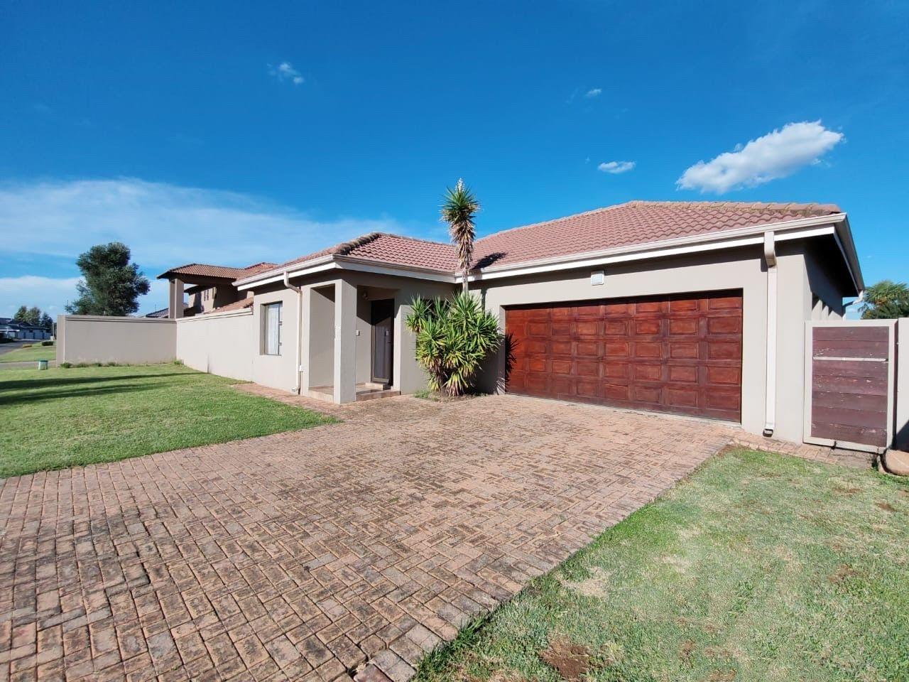 3 Bedroom House for sale in Three Rivers East - P24-117050744