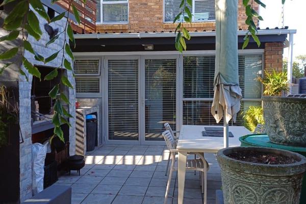 Joint Mandate. This lovely 4 bedroom face brick house is situated in our sought after Klein Berlyn area, close to the most beautiful golf course. The well maintained property is ...