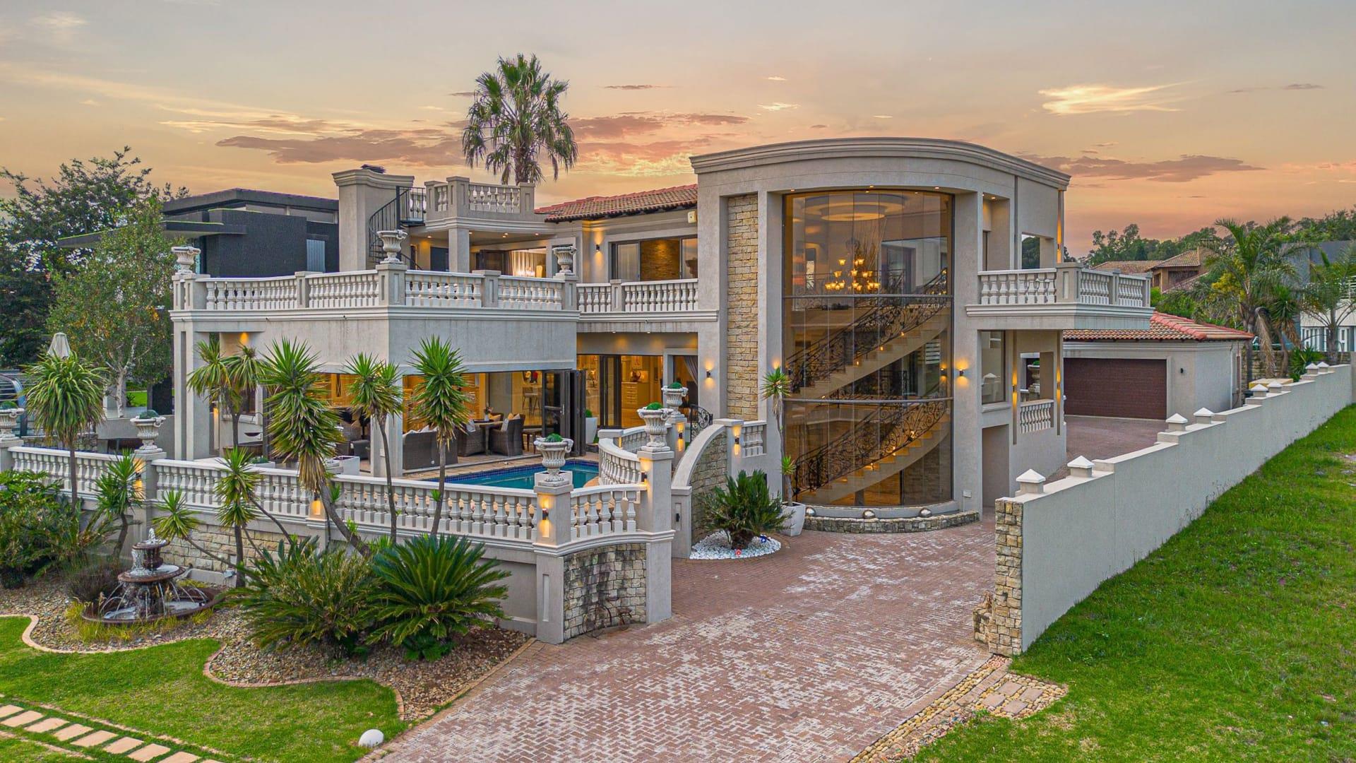 4 Bedroom House for sale in Ebotse Golf Estate - P24-117051582