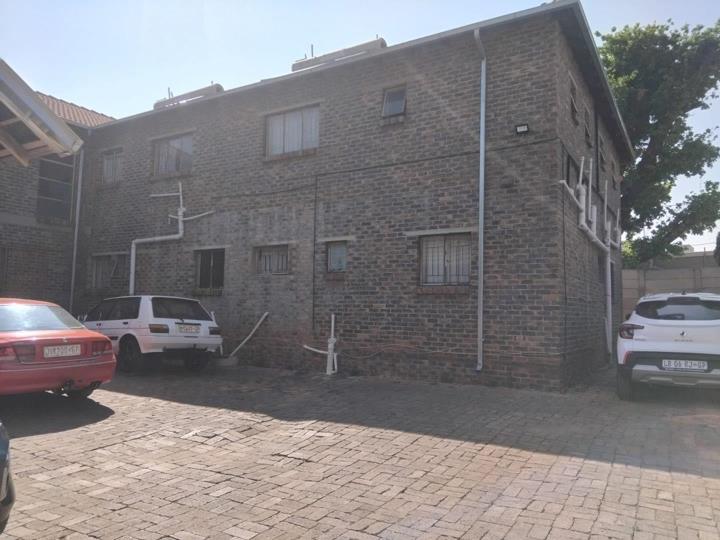 17 Bedroom House for sale in Rhodesfield - P24-116417475