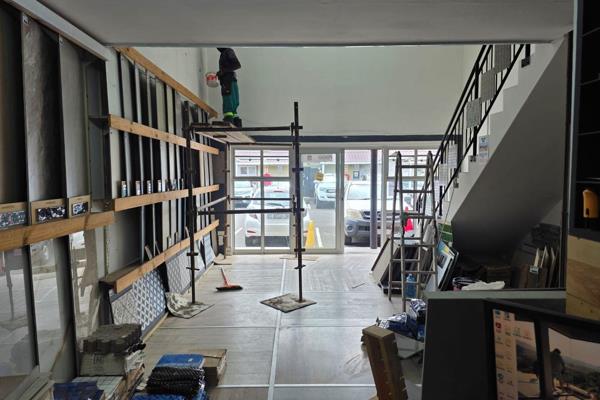 This 81m2 retail or office unit in Ballito suits businesses needing visibility within a secure, accessible commercial setting. ...