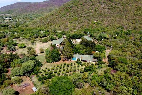 Well developed, well located 70.04 ha farm near naboomspruit!!
Situated about 25 km from Naboomspruit
2 Sides Game fence, the rest ...