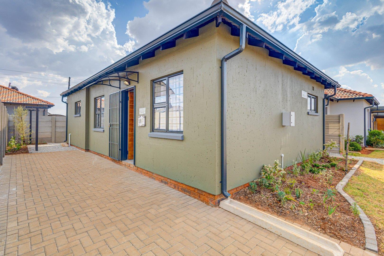 Mofolo Central Property : Property and houses for sale in Mofolo ...
