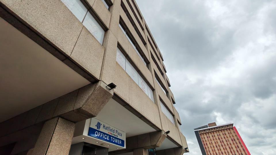 Listing number: P24-117155789, Image number: 3, 165sqm Office Spaces For Rent, Standard Plaza