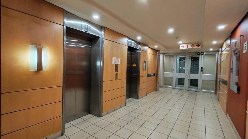 Listing number: P24-117155789, Image number: 2, 165sqm Office Spaces For Rent, Standard Plaza
