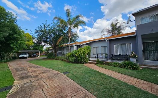 6 Bedroom House for sale in Eldoraigne