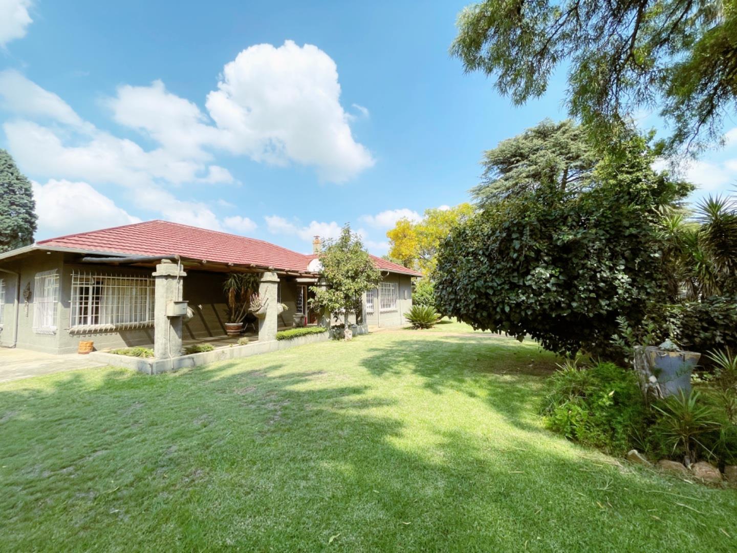 3 Bedroom House for sale in Nigel Ext 2 - P24-117059303