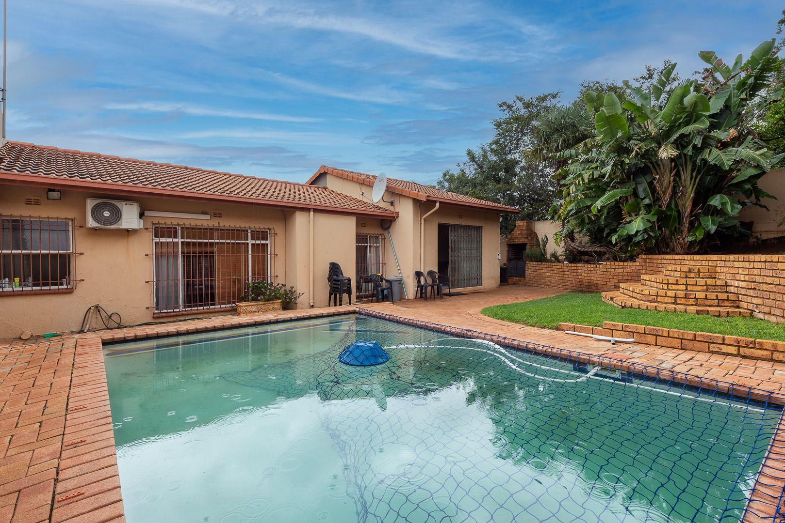 3 Bedroom Townhouse for sale in Mulbarton - 20 Mulbarton Mews, 7 Kings ...