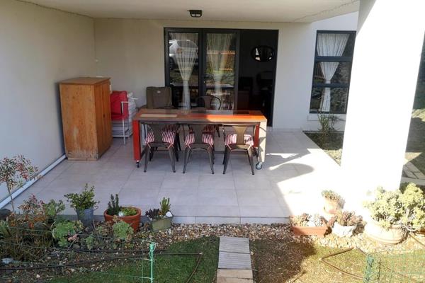 A beautifully appointed two-bedroom apartment in the elite Schapenberg Security Estate is available from 1 April.
Features:
Two ...