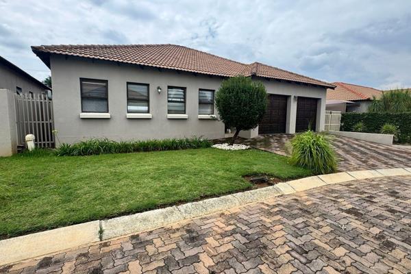 Modern 3-Bedroom Townhouse in the Heart of Wilkoppies

Step into contemporary comfort ...