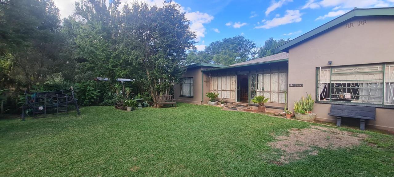 4 Bedroom House for sale in Modimolle - P24-117060850