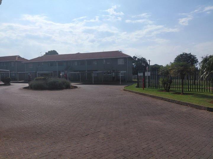 2 Bedroom Townhouse for sale in Glen Marais - 83 Woodlake, 200 Dann ...