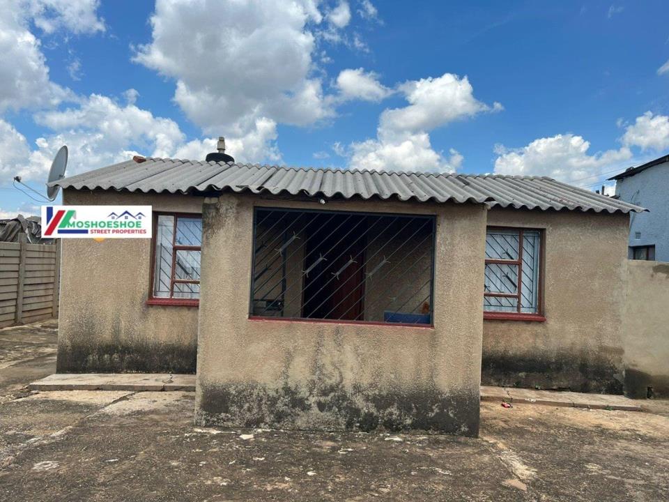 2 Bedroom House for sale in Sebokeng Zone 7 - P24-117061608