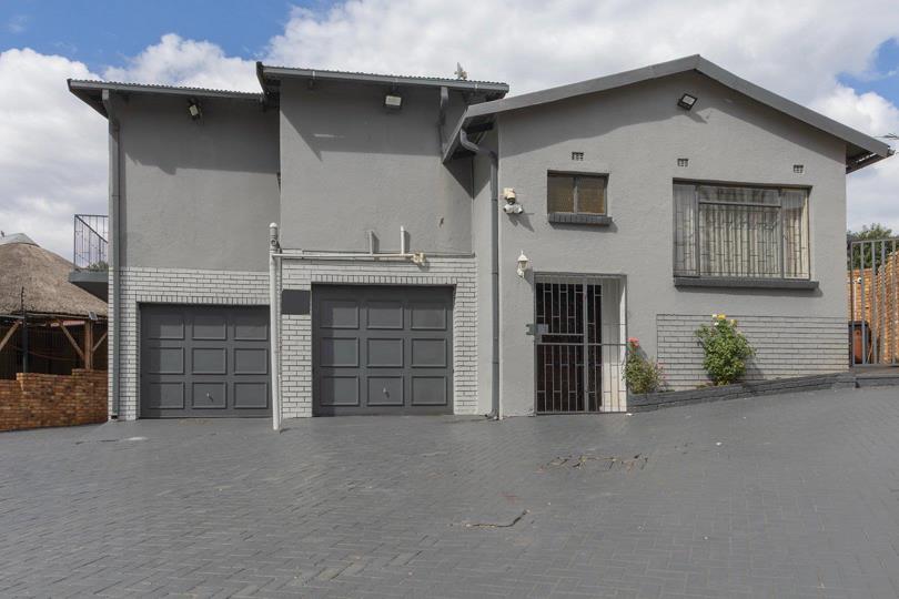 4 Bedroom House for sale in Shalimar Ridge - P24-117062656
