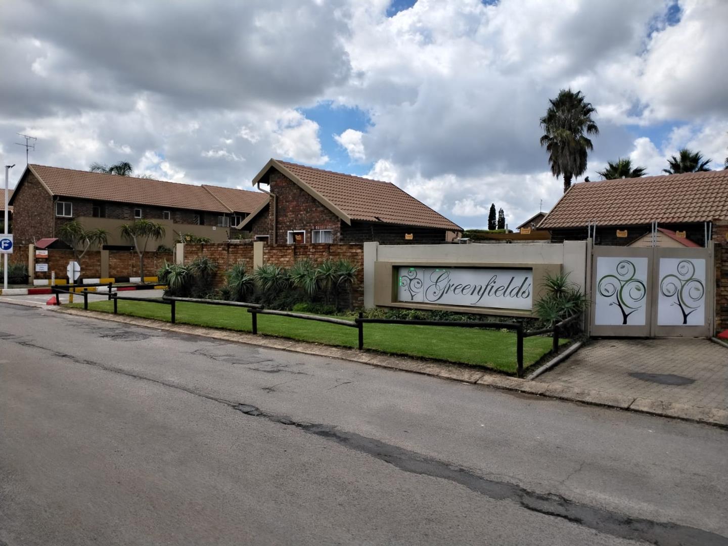 2 Bedroom Townhouse for sale in Eden Glen - P24-117070623