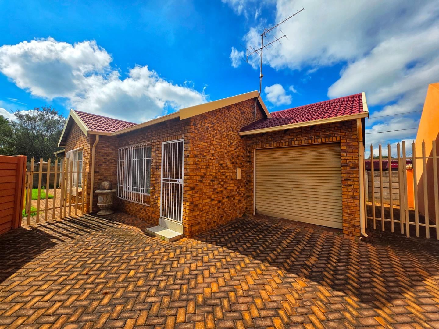 3 Bedroom House for sale in Dalview - P24-117071283