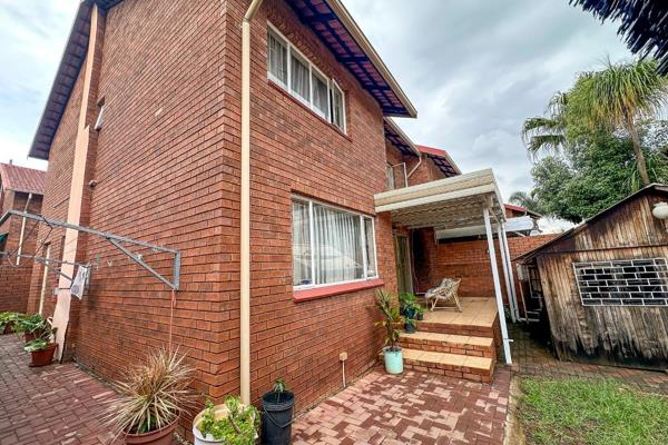 Insolvent estate online auction of a 3-bedroom duplex unit, located in SS La Paradise ...